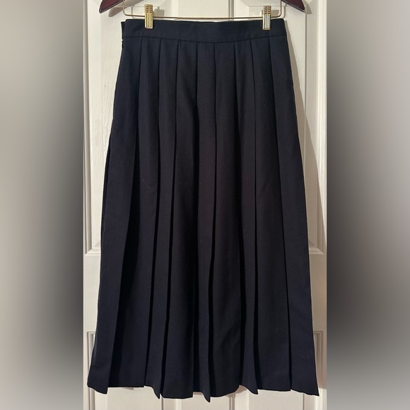L.L.BEAN Wool 10 PETITE Navy Blue Pleated A-Line Midi Skirt Classic Quiet Luxury - Picture 9 of 10